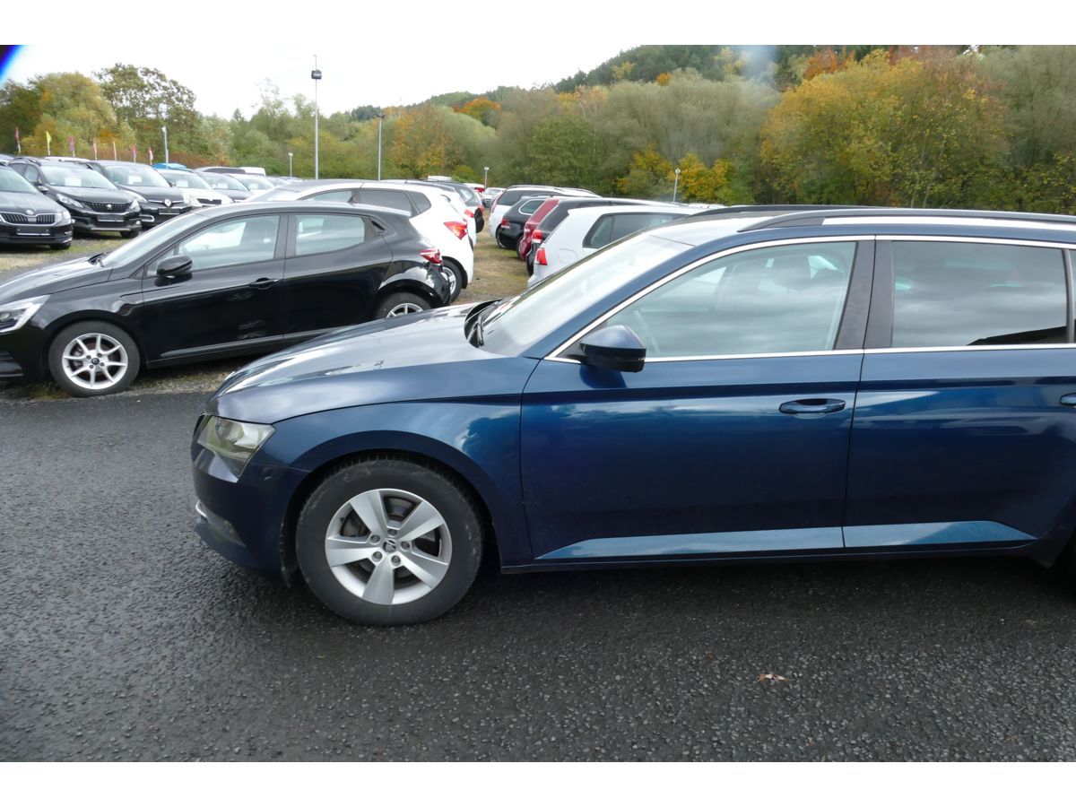 Škoda Superb, 1,6TDI 88KW DSG KLIMA - fotka 5