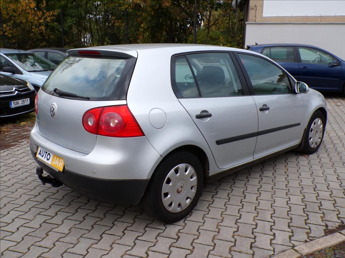 Volkswagen Golf, 1,6 FSI  TAŽNÉ ZAŘÍZENÍ,TREND - fotka 4