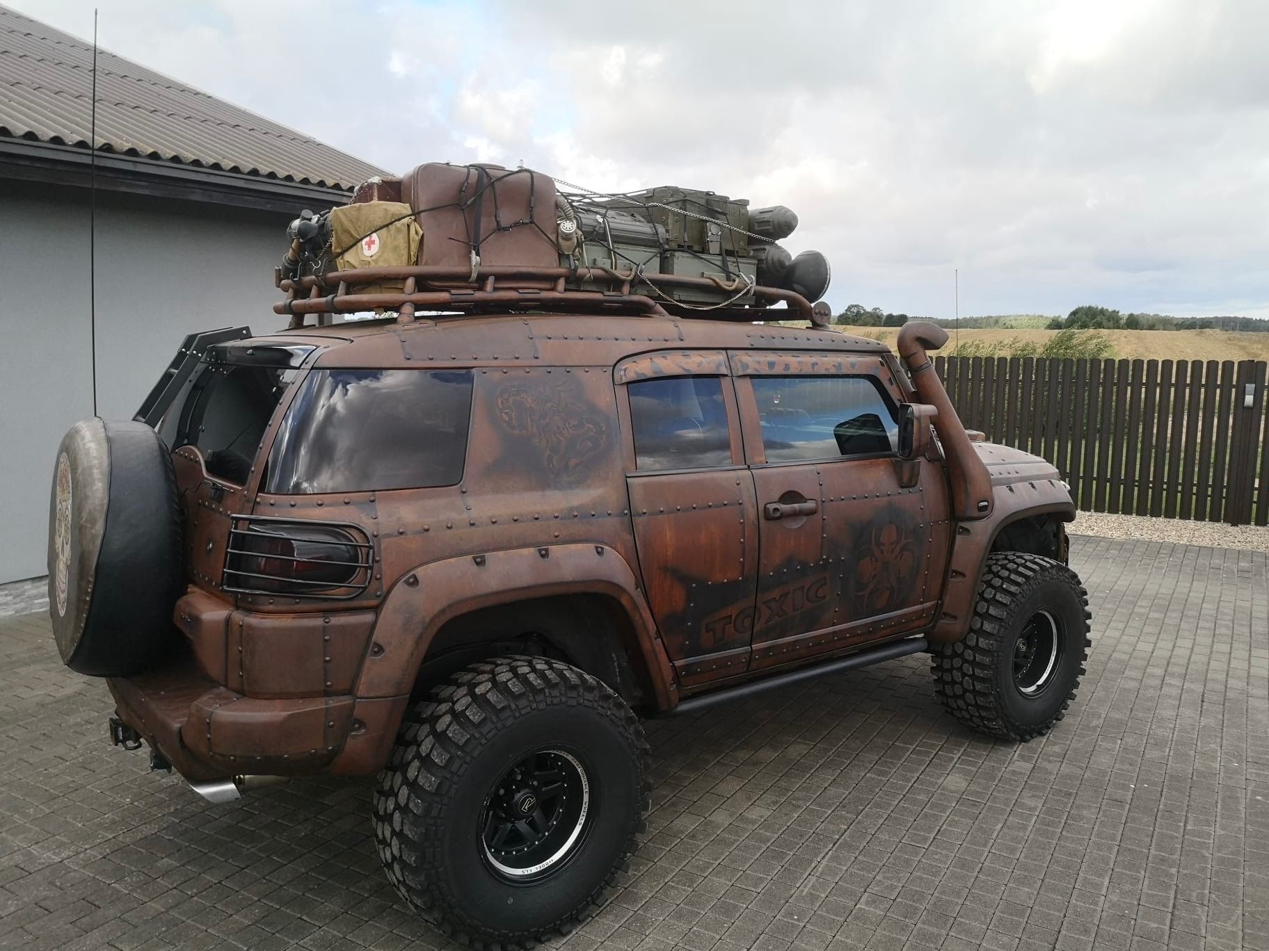 Toyota FJ Cruiser, Custom Toxic Muertos Top Stav - fotka 5