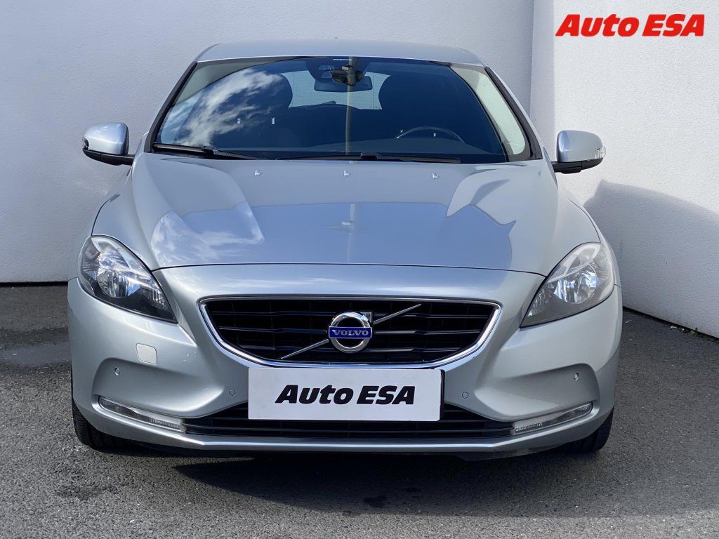 Volvo V40, 2.0D,AT - fotka 2