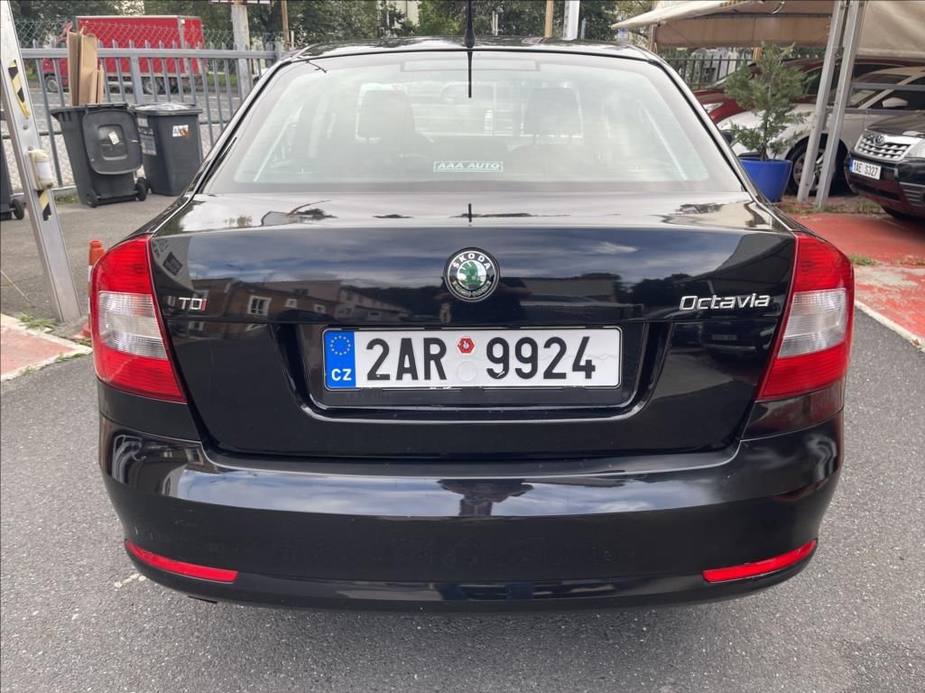 Škoda Octavia, 2,0 TDI AMBITIO EDITION - fotka 6