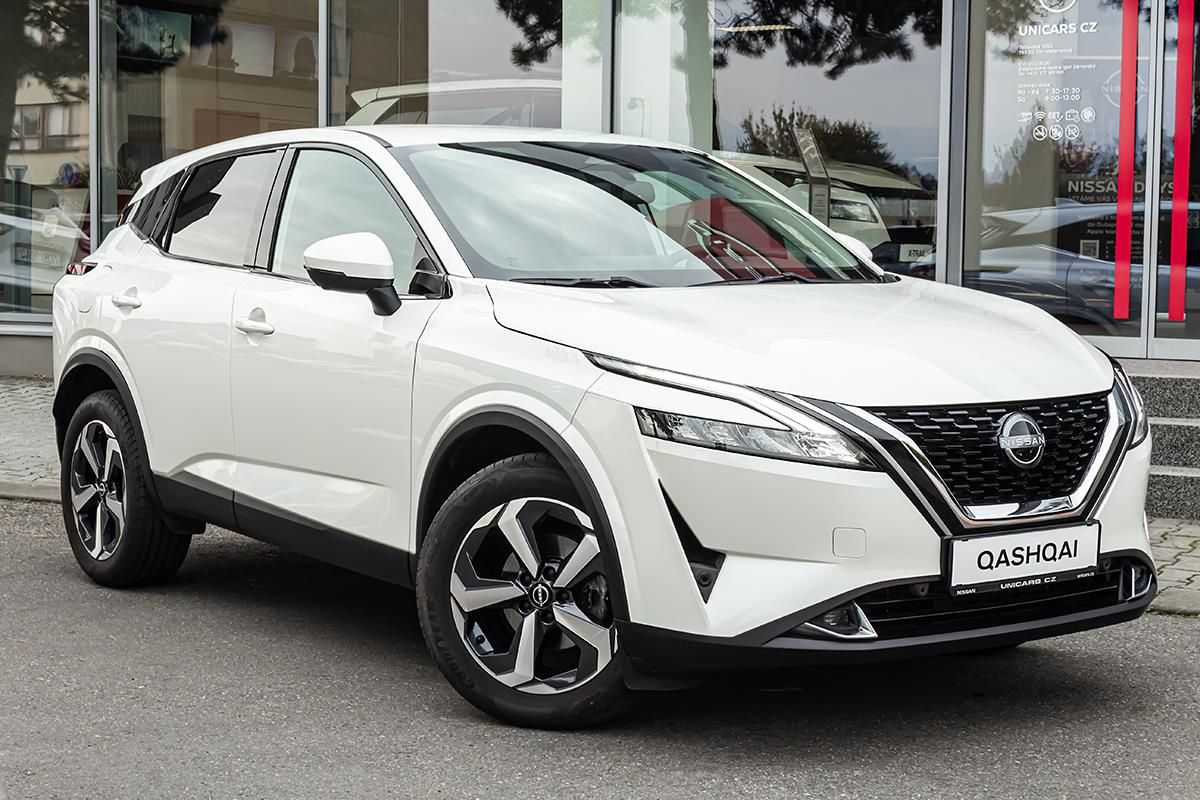 Nissan Qashqai, 1,3 DIG-T  X-TRONIC N-CONNECTA - fotka 3