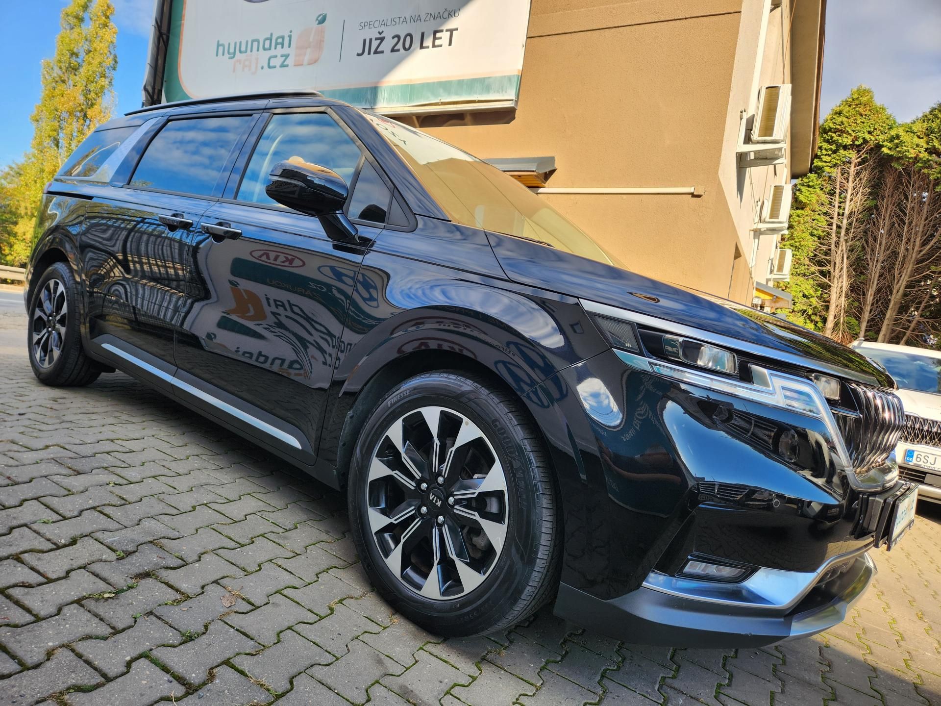 Kia Carnival, 2.2-9míst-REZERVACE - fotka 5