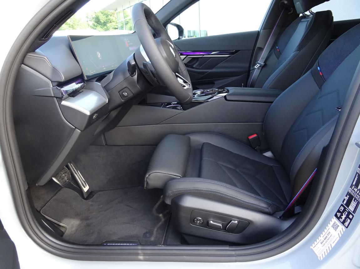 BMW Řada 5, 540d xDrive Touring - fotka 2