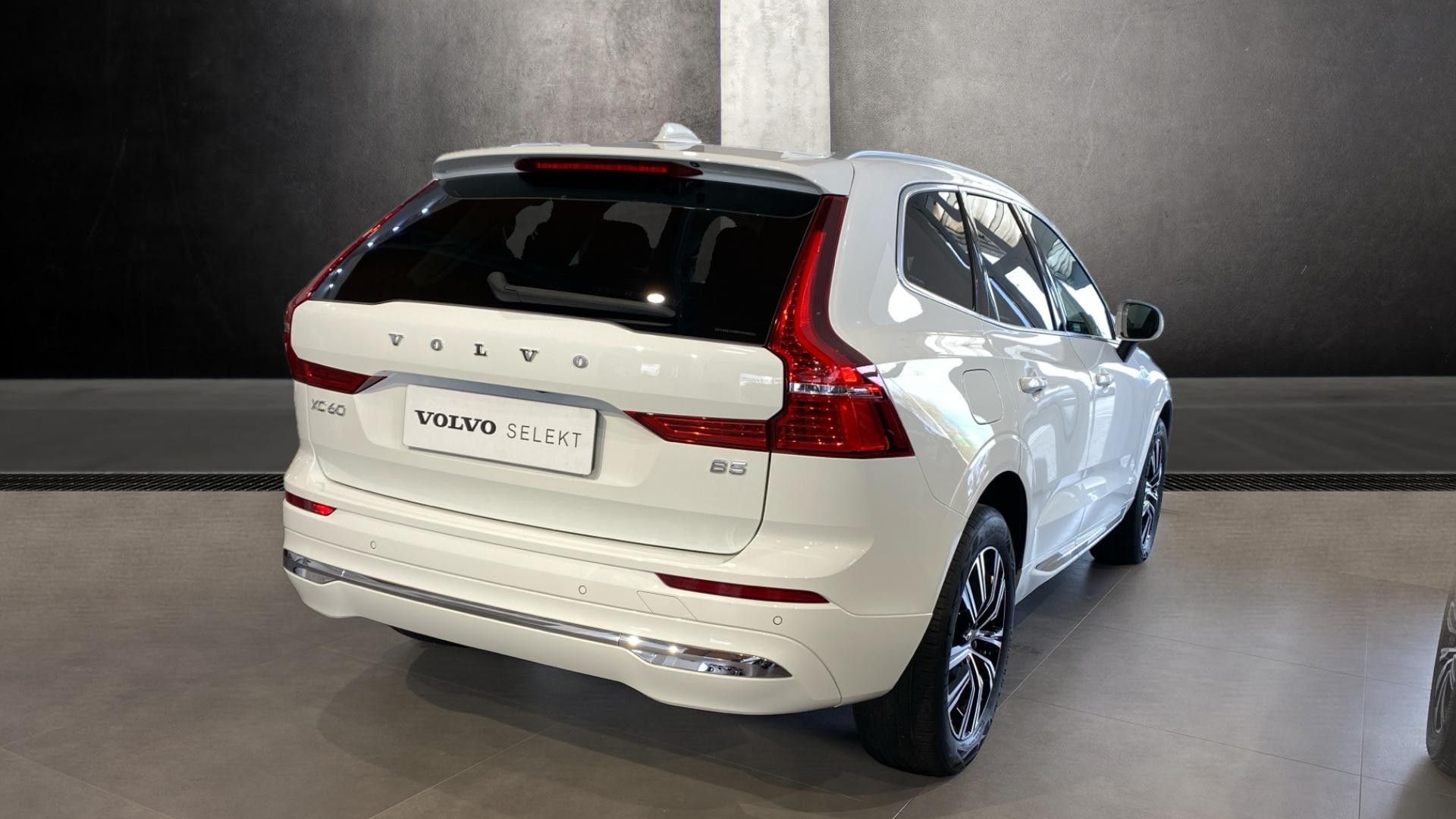 Volvo XC60, INSCRIPTION, B5 FWD, 184+10 kW - fotka 2