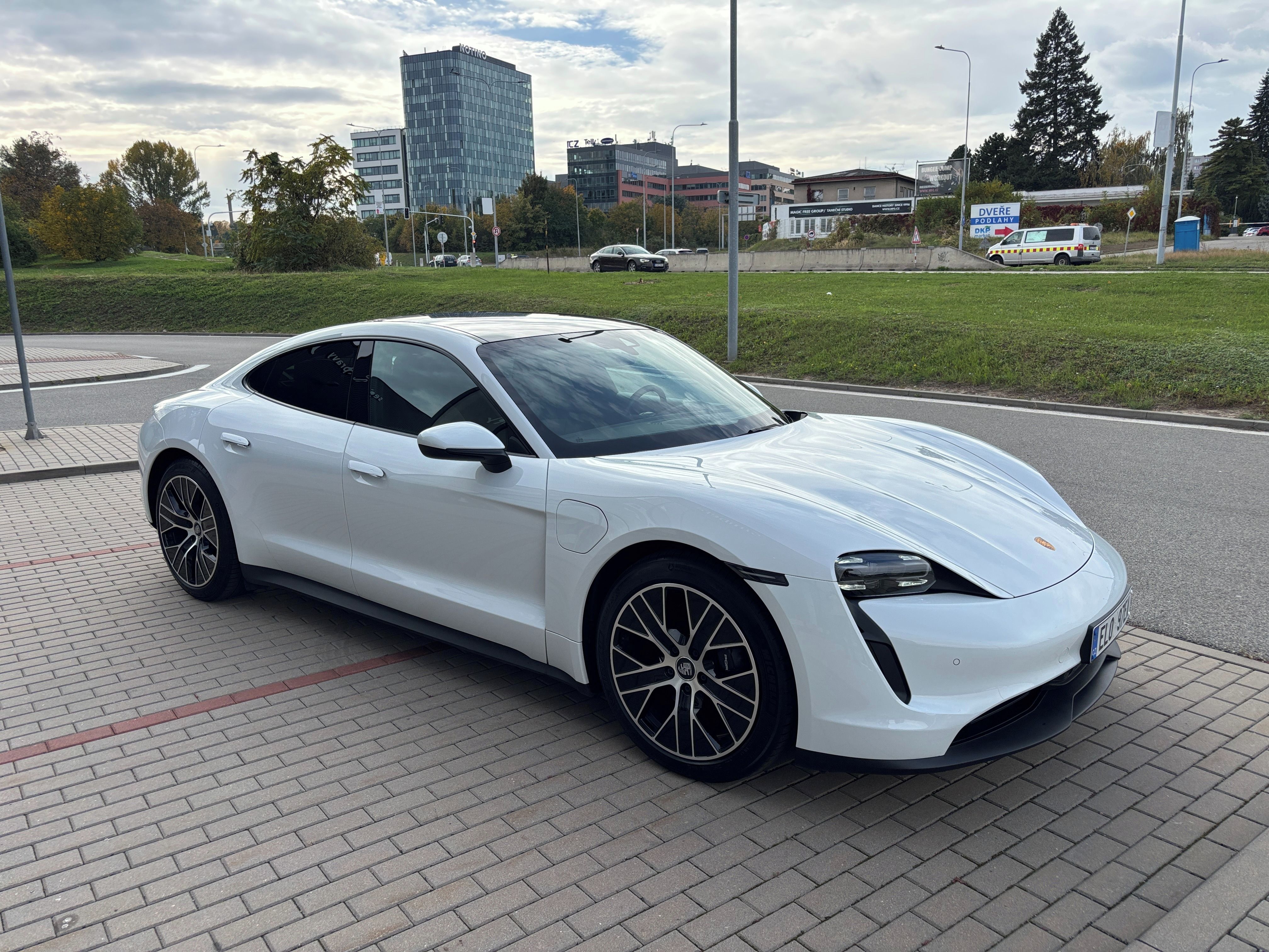 Porsche Taycan, Performance Bateryplus odp.DPH - fotka 5