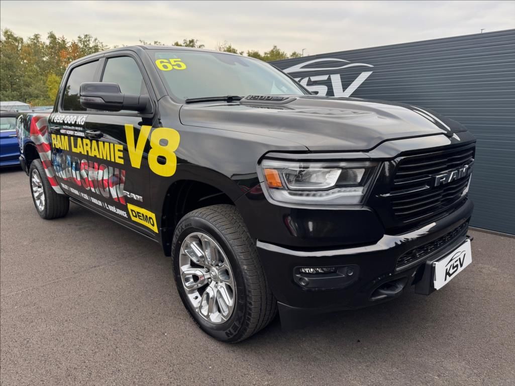RAM 1500, 5,7 V8 E-Torque  Laramie Crew - fotka 4