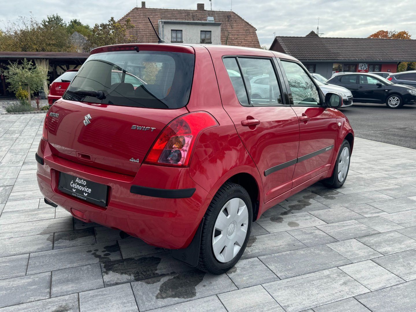 Suzuki Swift, 1,3 i 66 Kw 4x4 - fotka 5