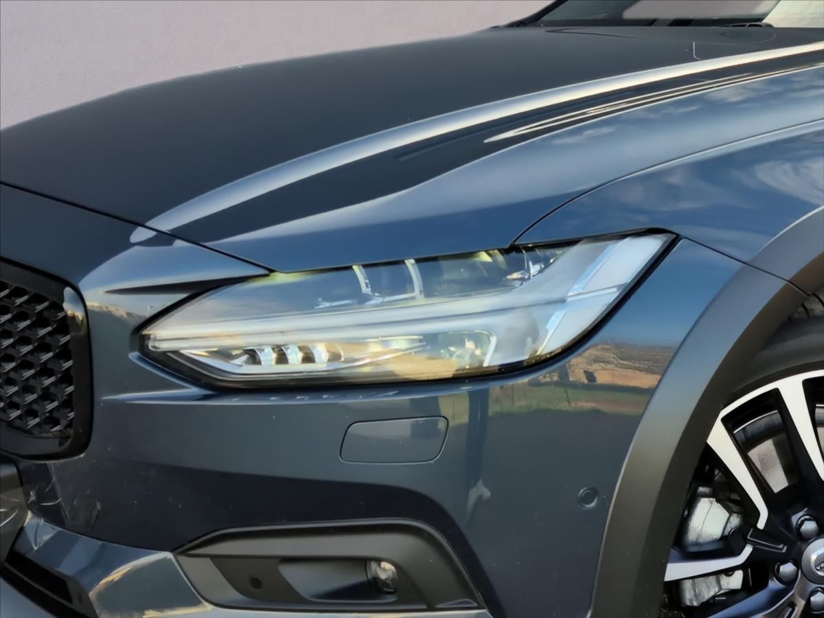 Volvo V90, 2,0 Cross Country B4 AWD diese - fotka 5