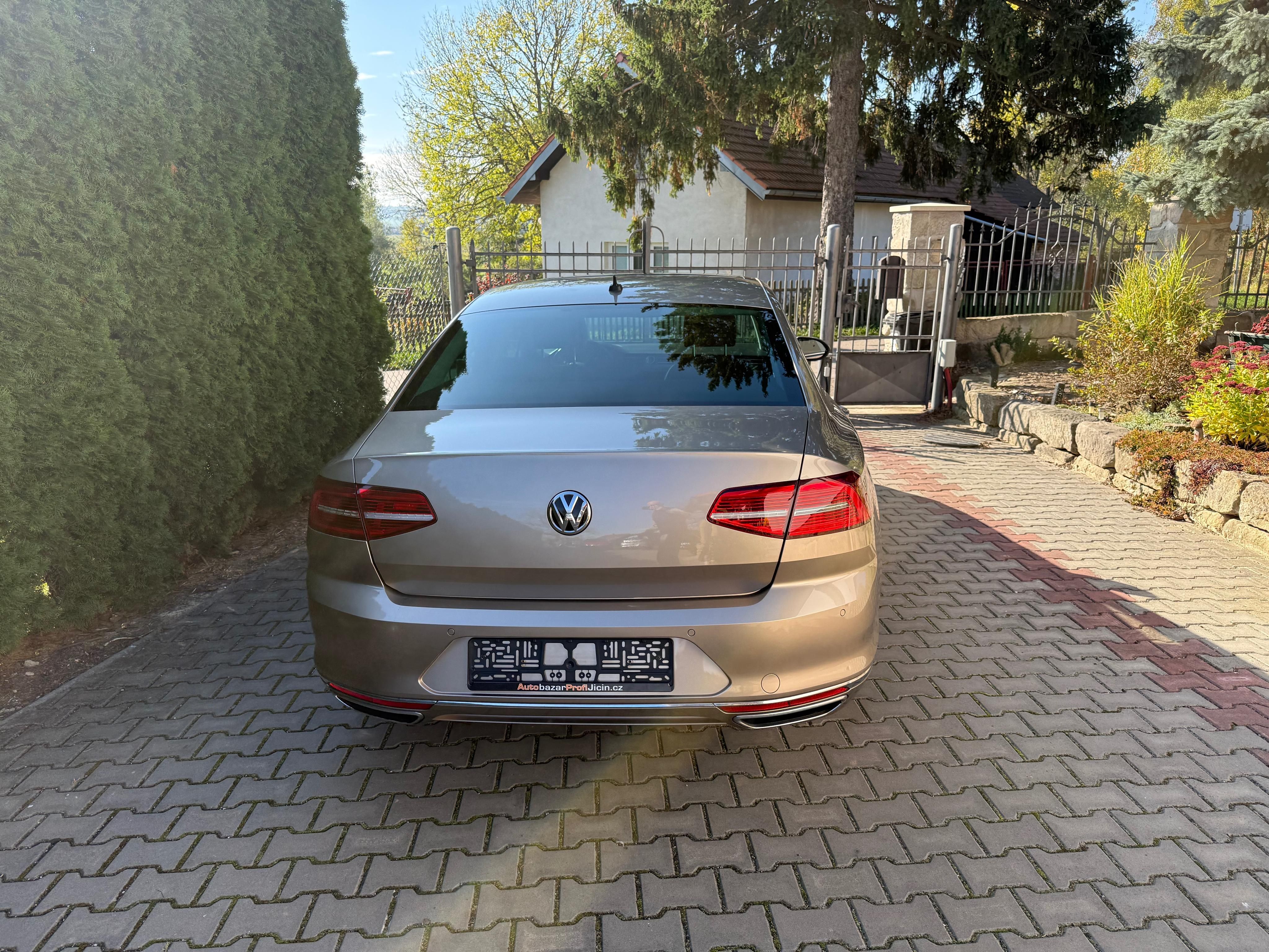 Volkswagen Passat, 2,0 BiTDI 4x4 Highline Top sta - fotka 6