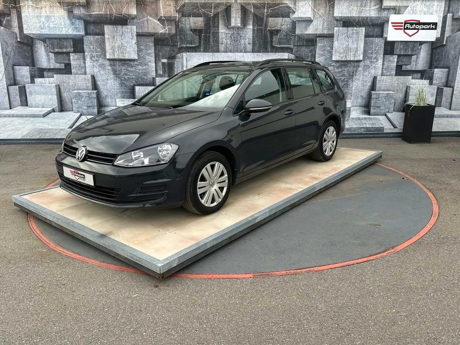 Volkswagen Golf, 1.6TDi, 77KW - fotka 3