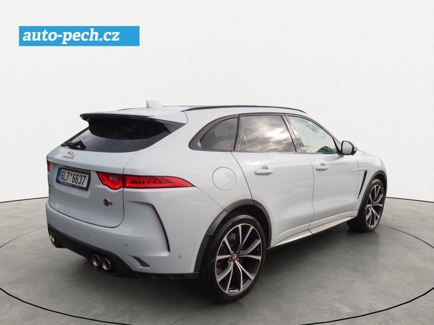 Jaguar F-Pace, 5.0 SVR 550HP, Plný servis - fotka 4
