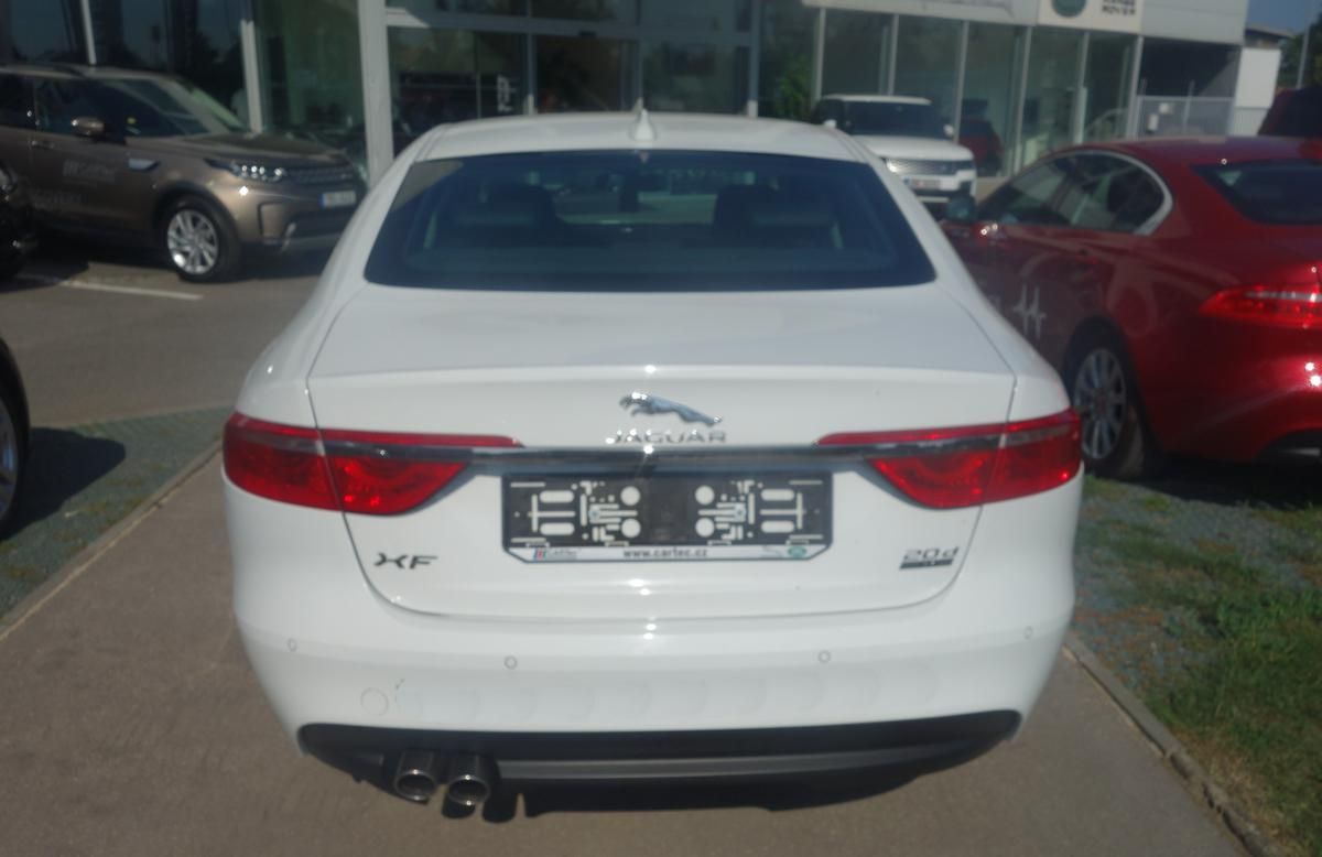 Jaguar XF, Prestige 2,0 l i4D Aut. - fotka 3