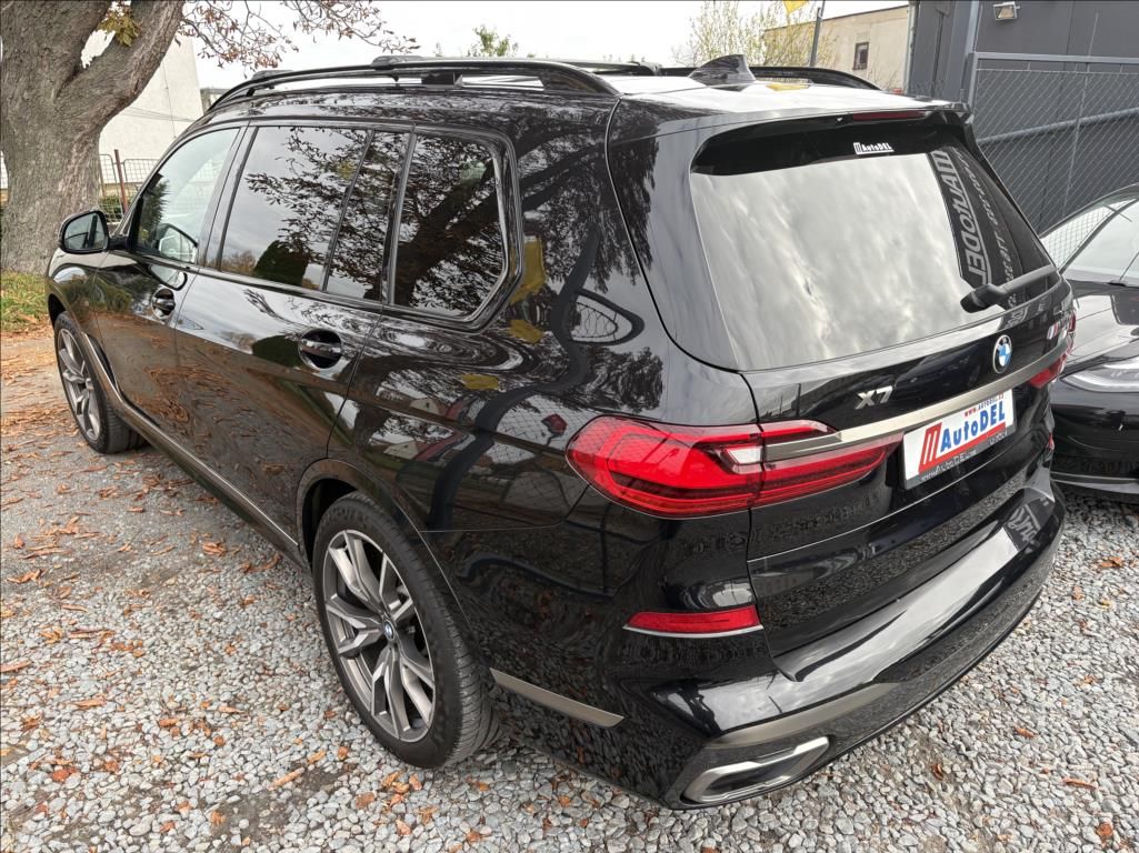 BMW X7, 3,0 M50d  DPH,7MÍST,MAX VÝBAVA - fotka 4