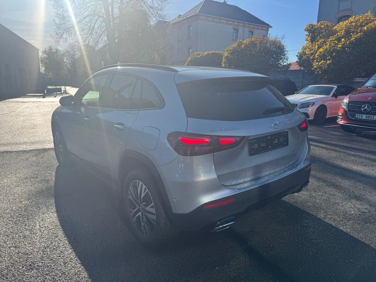 Mercedes-Benz GLA, 200 d 4MATIC - fotka 5
