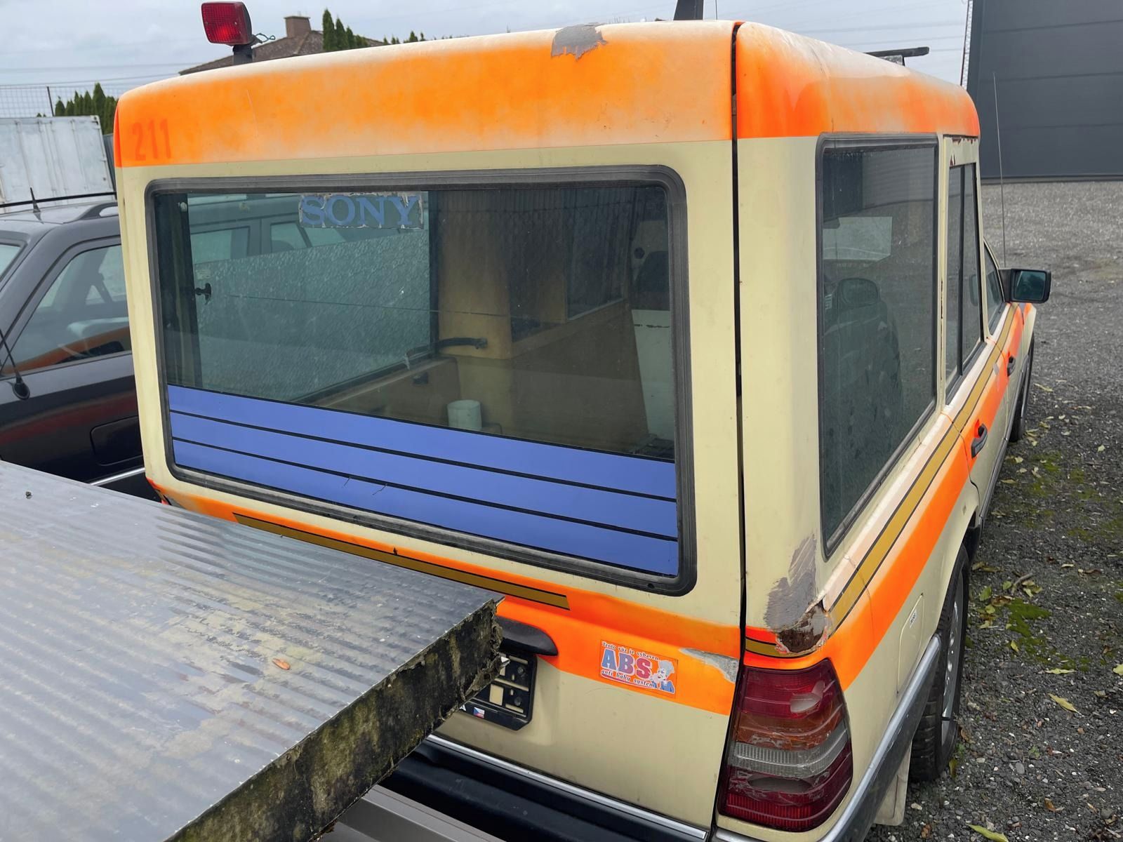 Mercedes-Benz 124, 250D - fotka 2