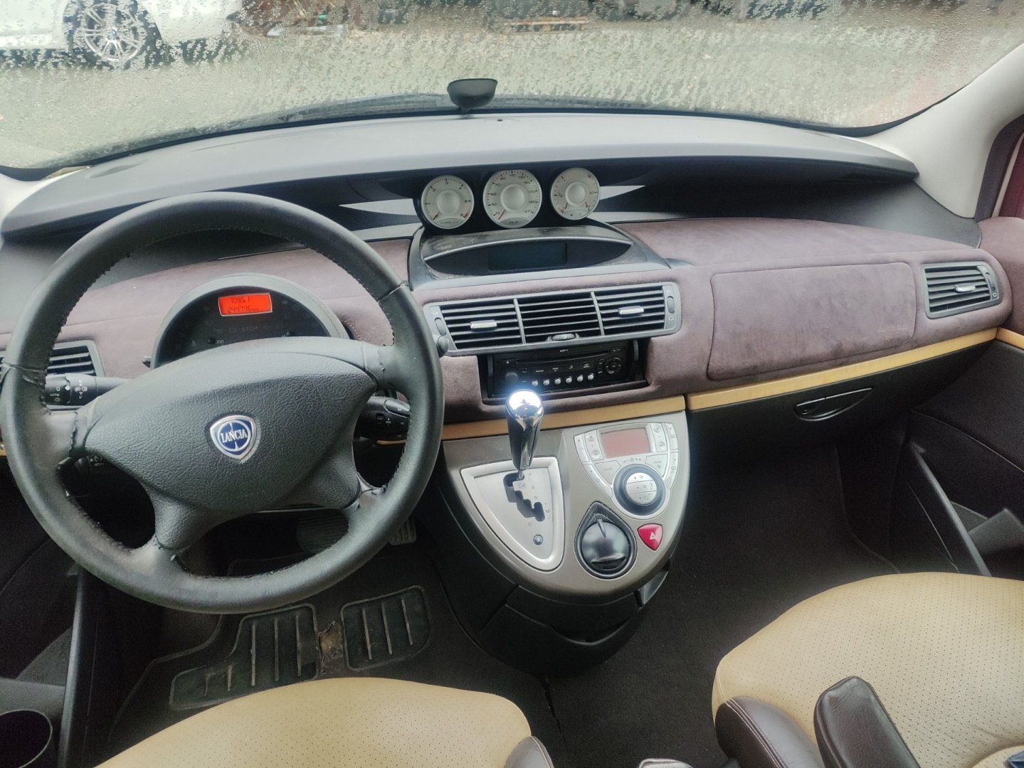Lancia Phedra, 2,2 JTD 125 kW - fotka 5