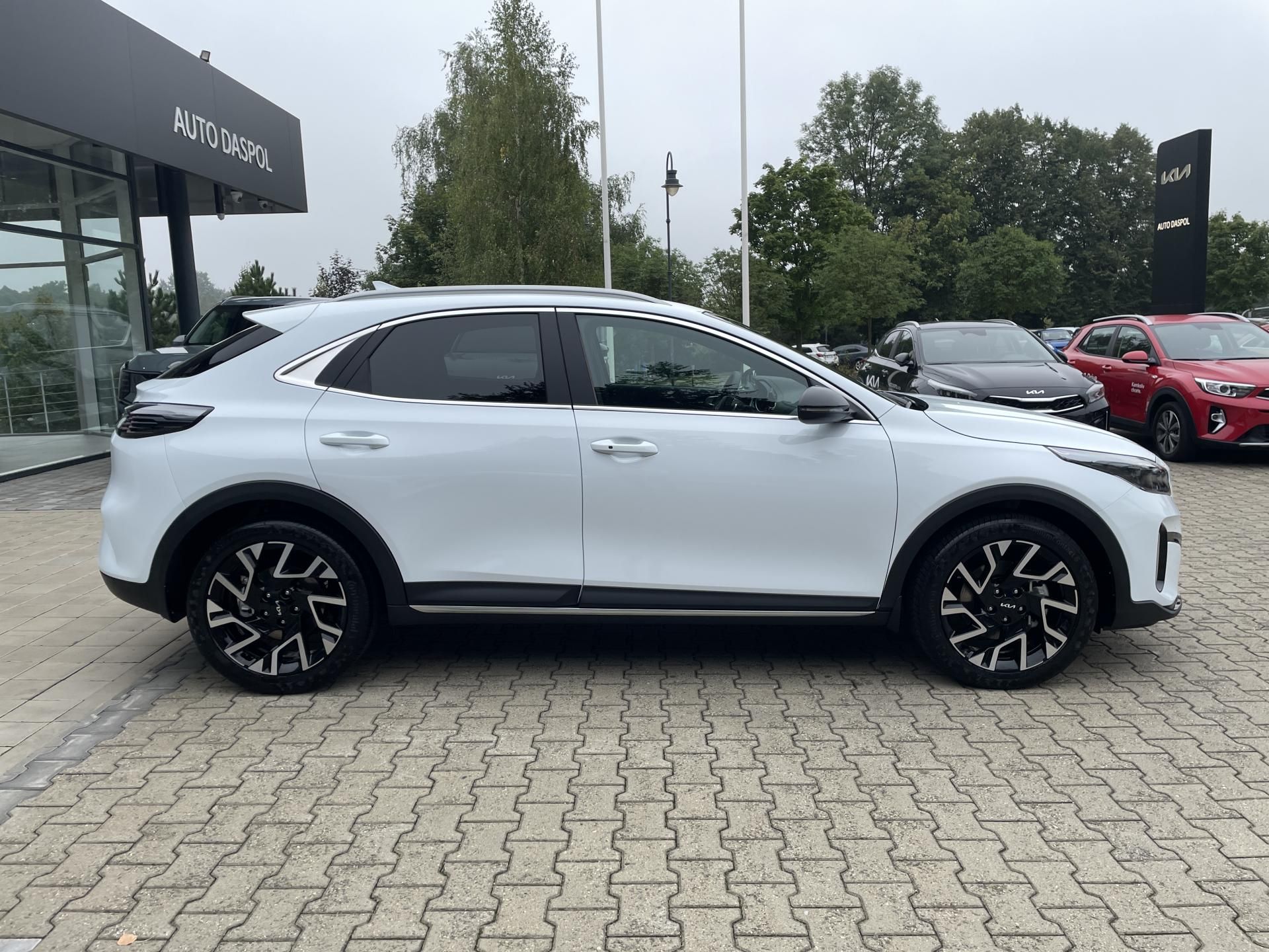 Kia XCee´d, " AKCE" 1,6 7DCT SteelEdition - fotka 2