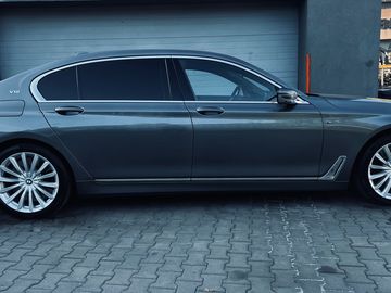 BMW 760iL X-drive-výměna možná