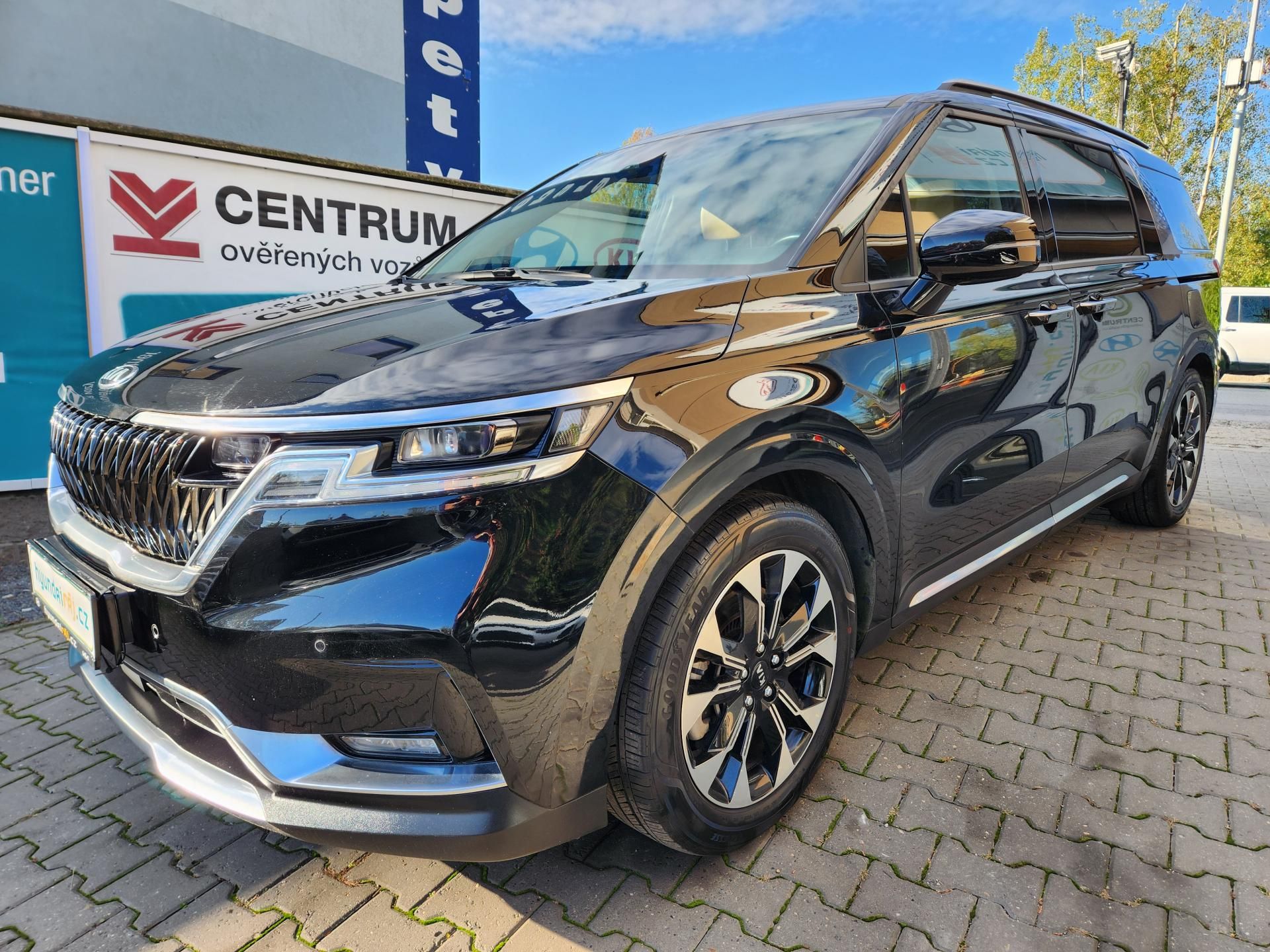 Kia Carnival, 2.2-9míst-REZERVACE - fotka 3