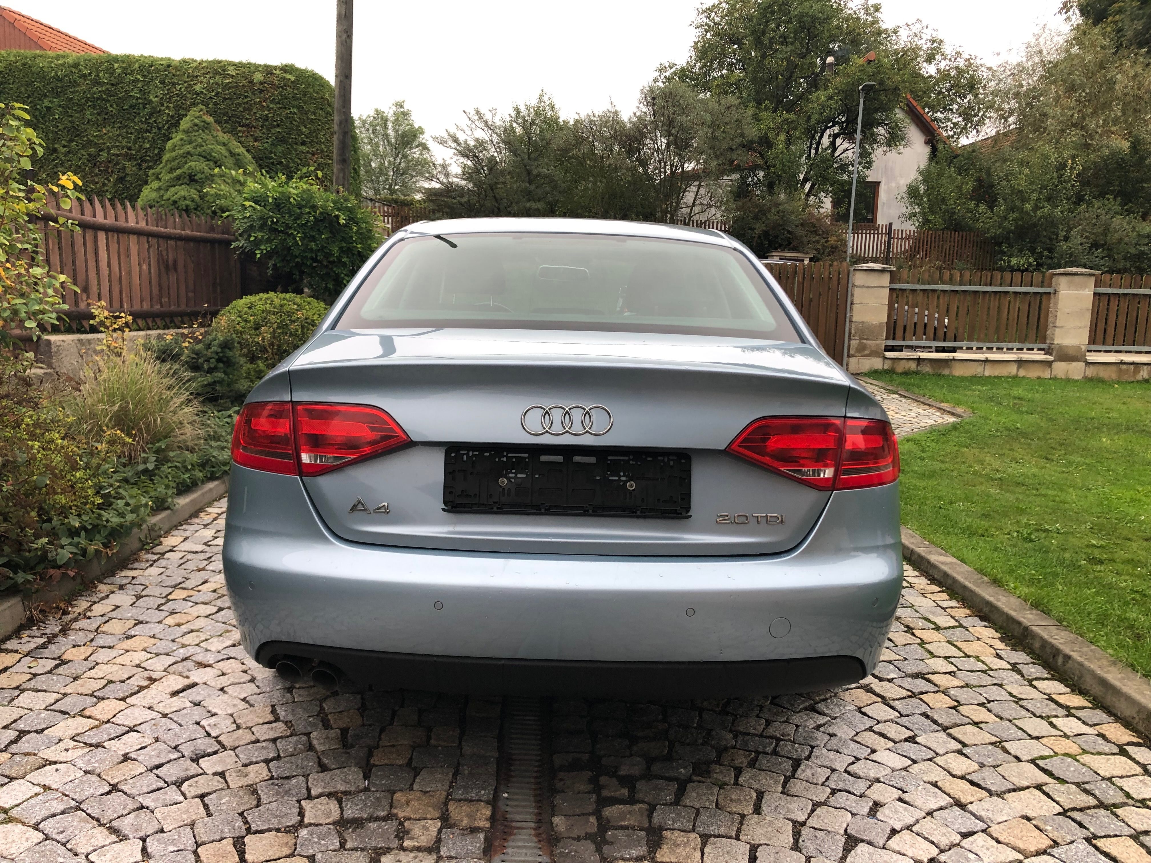 Audi A4, 2,0 TDI 105 KW Atraction Aut - fotka 6