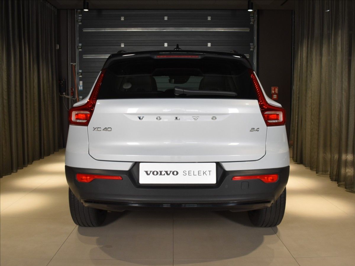 Volvo XC40, 2,0 B4 R-desing bezklíč,adapt - fotka 5