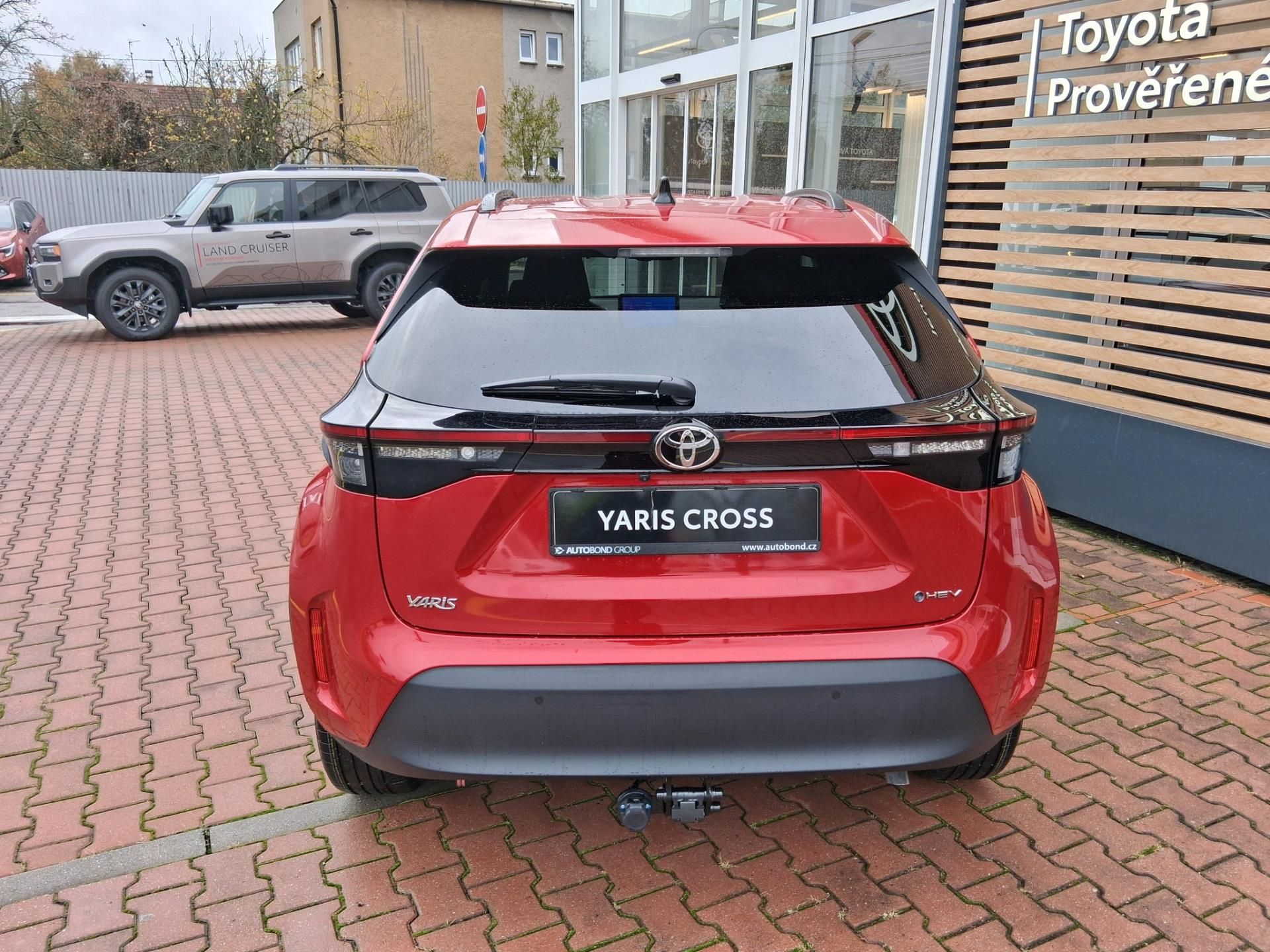 Toyota Yaris Cross, 1,5 HEV 130K 4X2 STYLE + TAŽNÉ - fotka 5