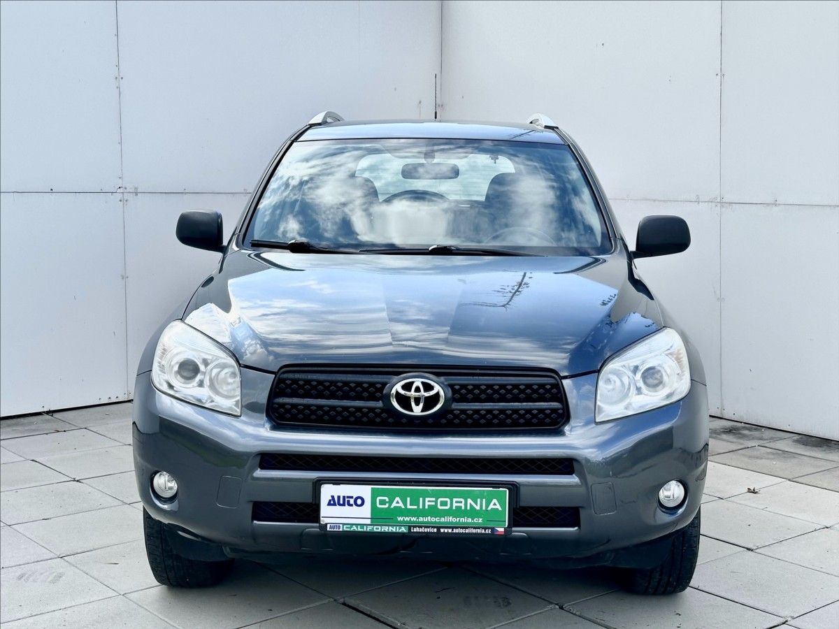 Toyota Rav4, 2,2 D4-D 4x4 Aut. klima - fotka 3