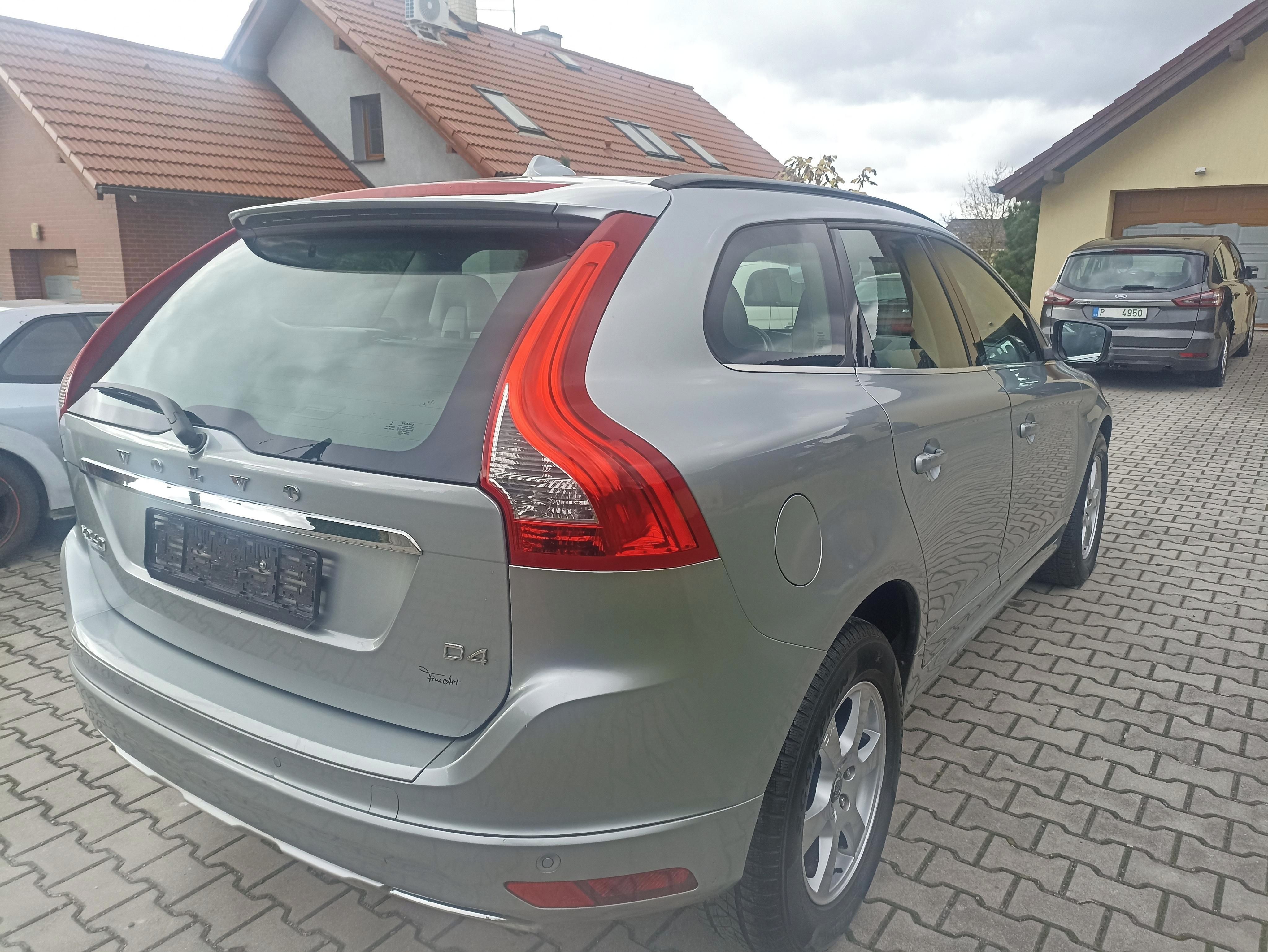 Volvo XC60, D4,man.,2wd, DPH - fotka 4