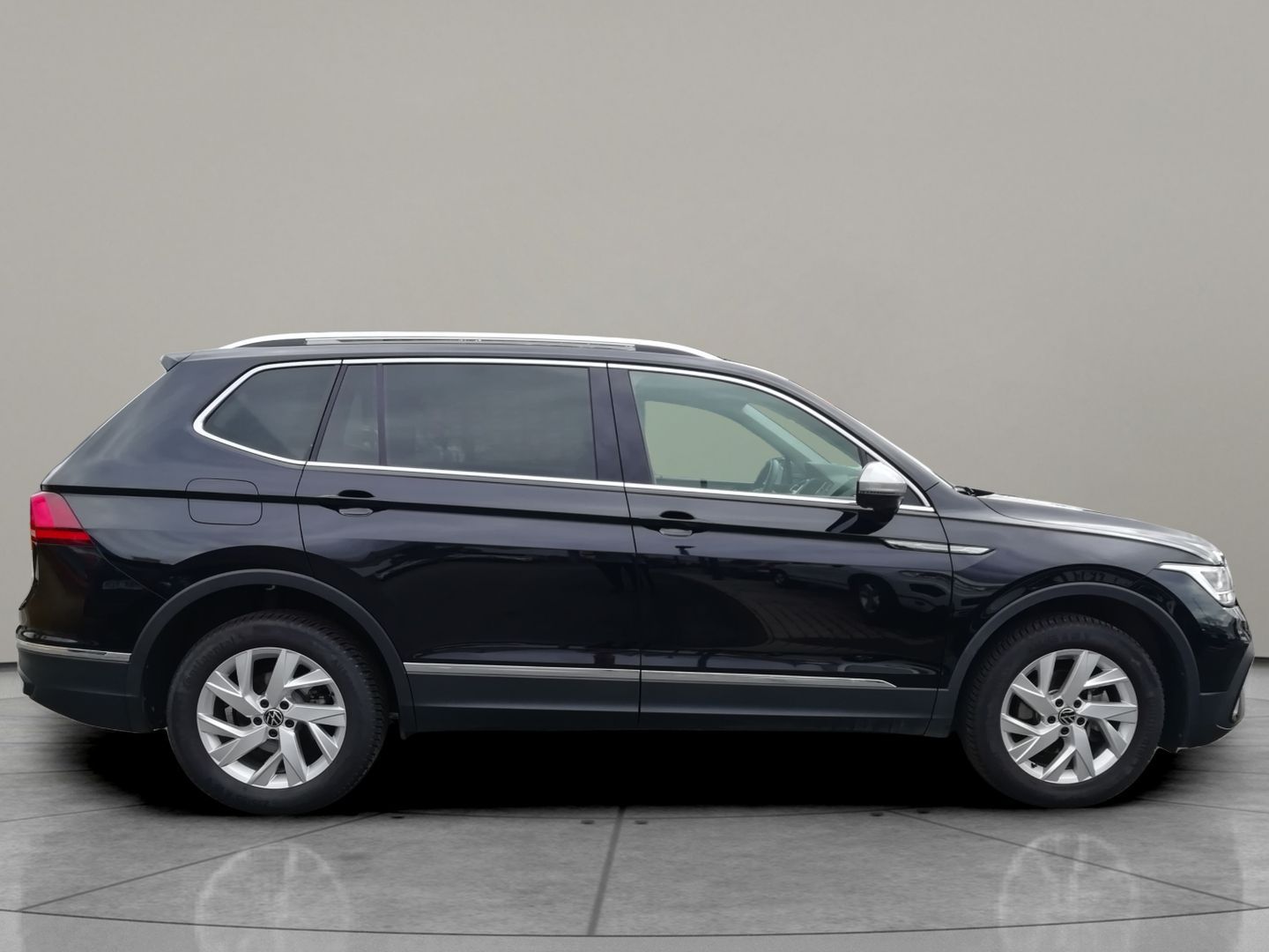 Volkswagen Tiguan Allspace, 1,5 TSI DSG Life 110 kW - fotka 3
