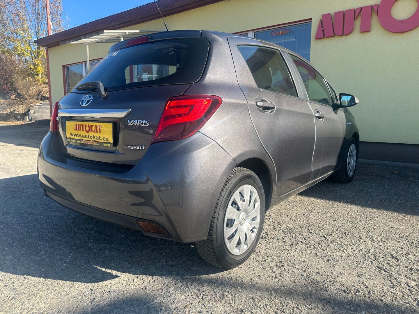 Toyota Yaris, 1.5 Hybrid 74kW/Kamera/1Maj - fotka 3