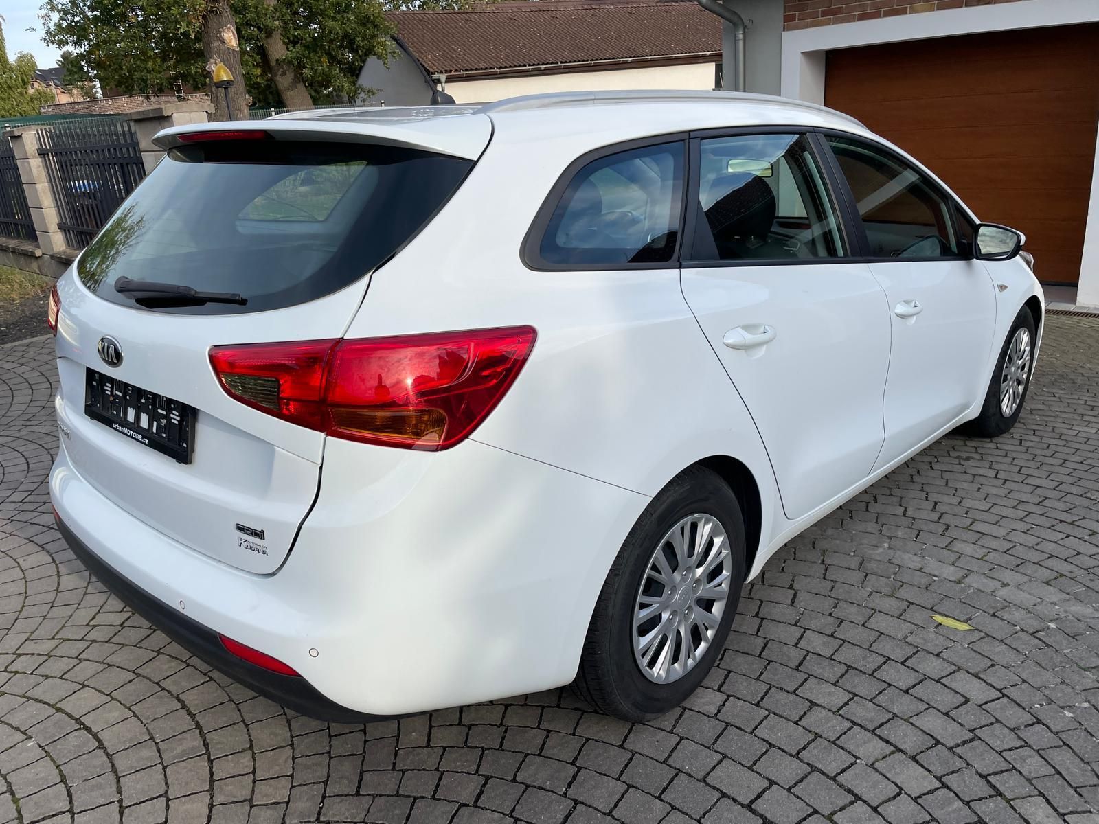 Kia Cee´d, 1,6 CRDi 100kW - fotka 5