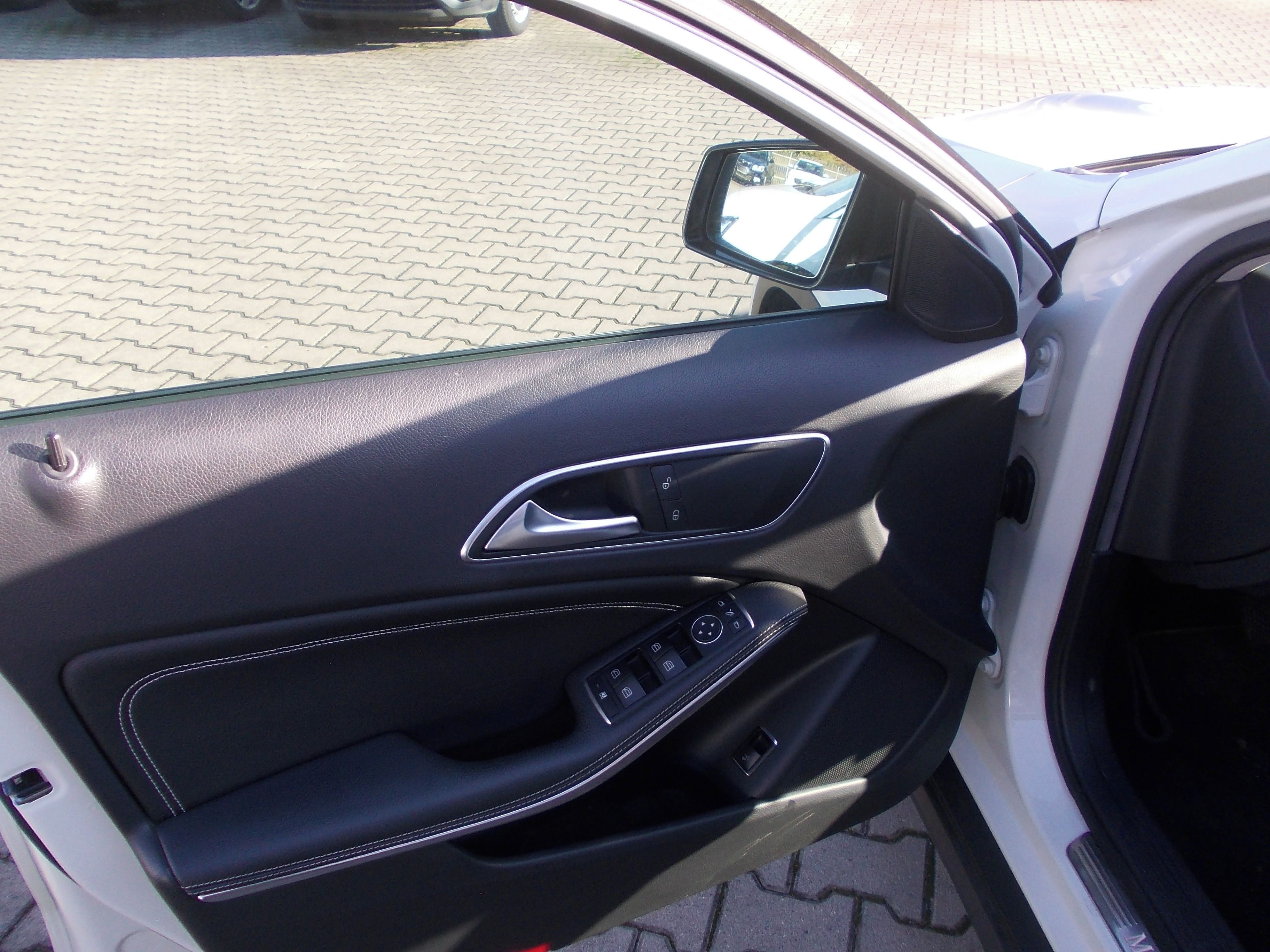 Mercedes-Benz GLA, 220 CDI 4MATIC - fotka 5