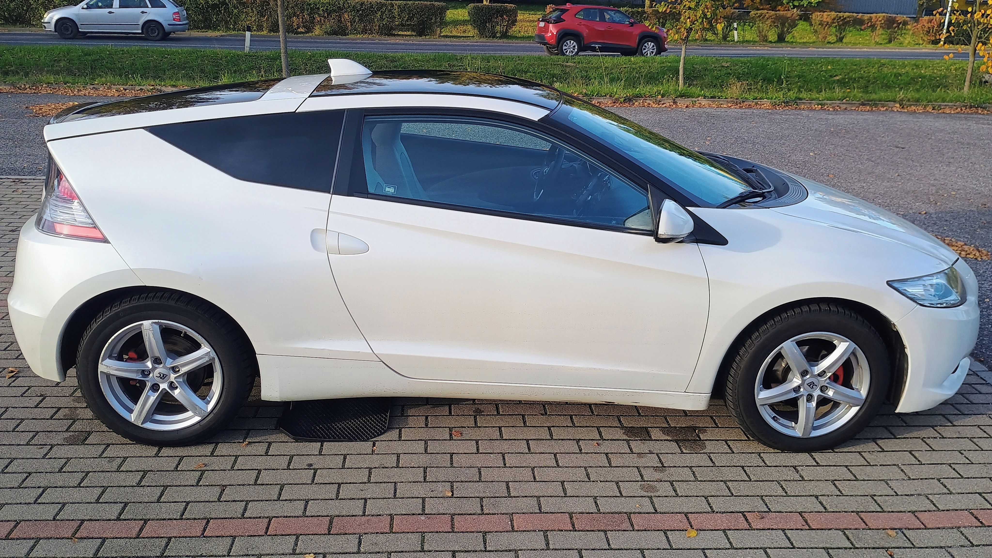 Honda CR-Z, 1,5 MT Sport i-VTEC ima HYBRID - fotka 6