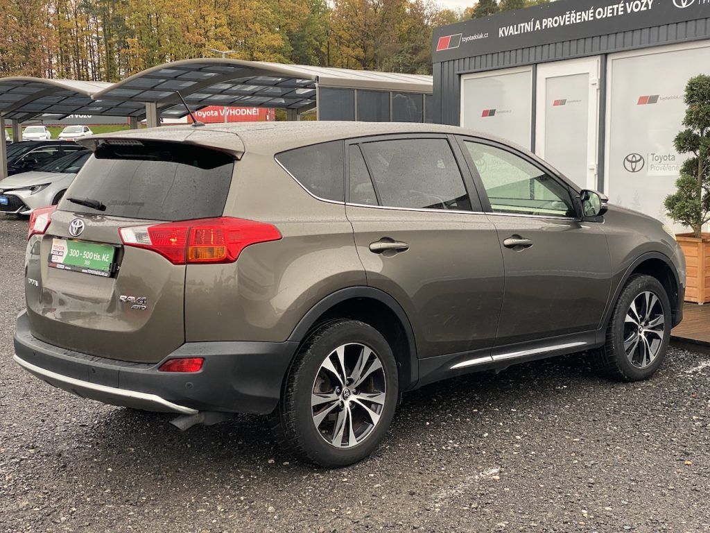 Toyota Rav4, 2.2D, ČR, navi, automat, 4x4 - fotka 6