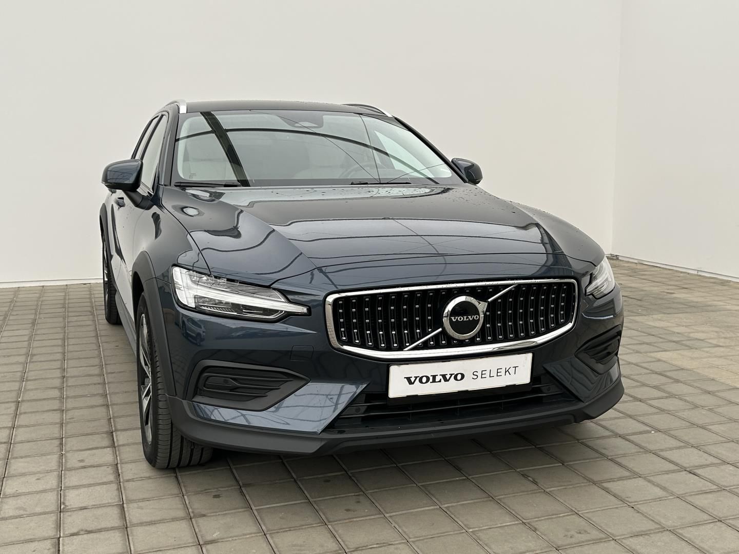 Volvo V60, 2.0B5 184kW 4x4  CC PLUS - fotka 3