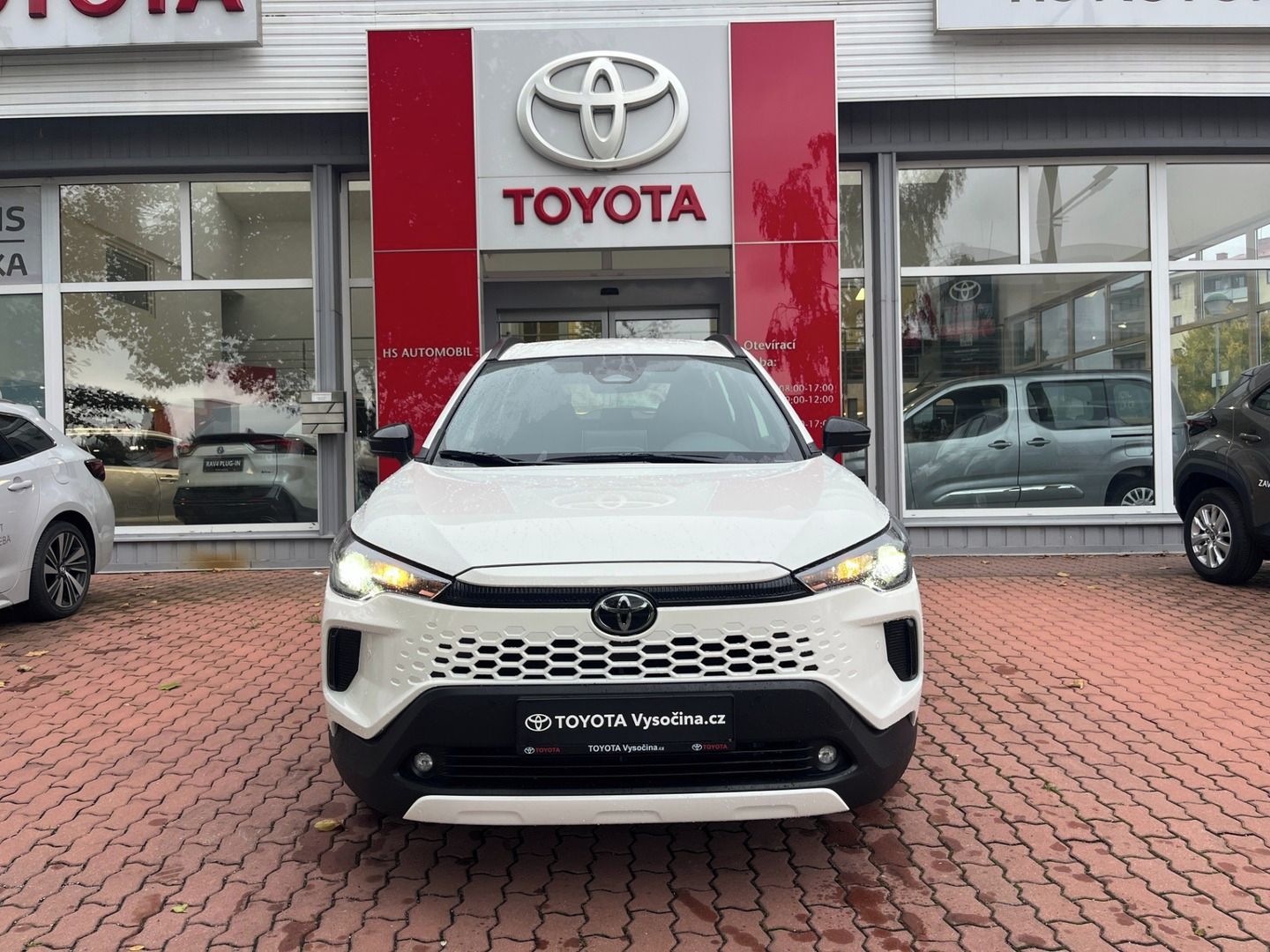 Toyota Corolla Cross, 1.8 HEV CVT Comfort Business - fotka 2