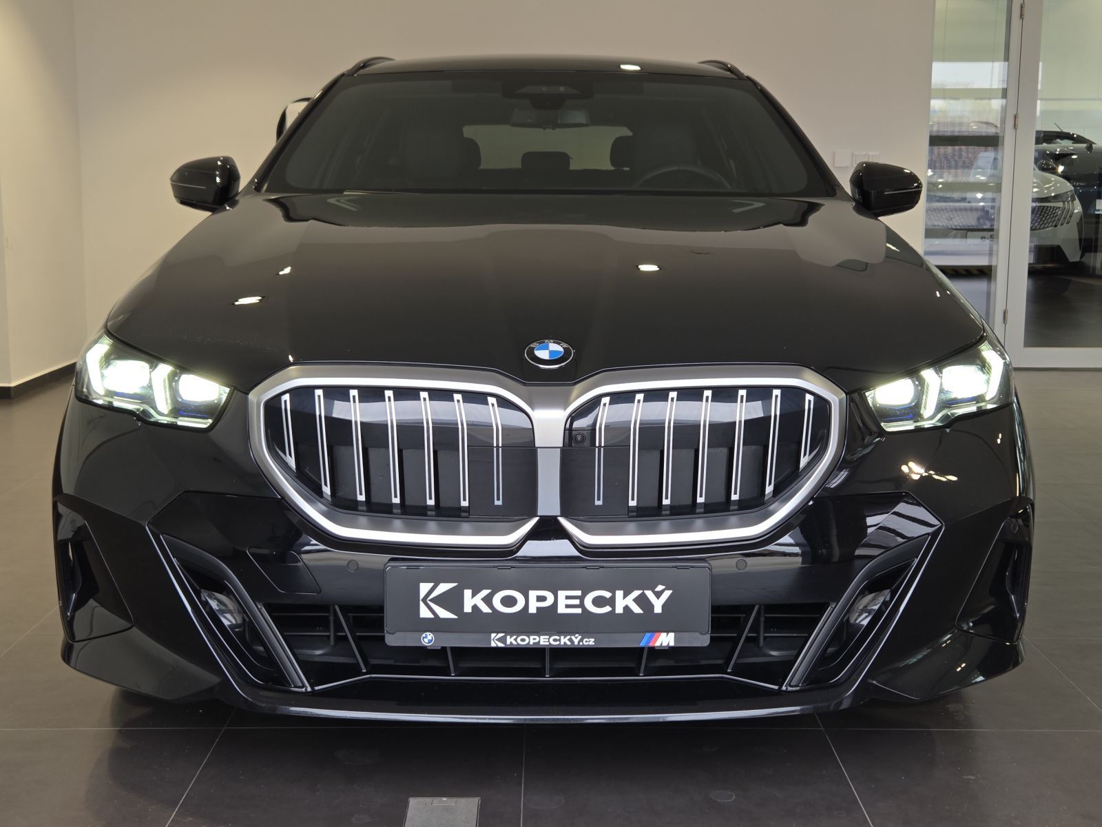BMW Řada 5, 540d xDrive Touring M Sport - fotka 2