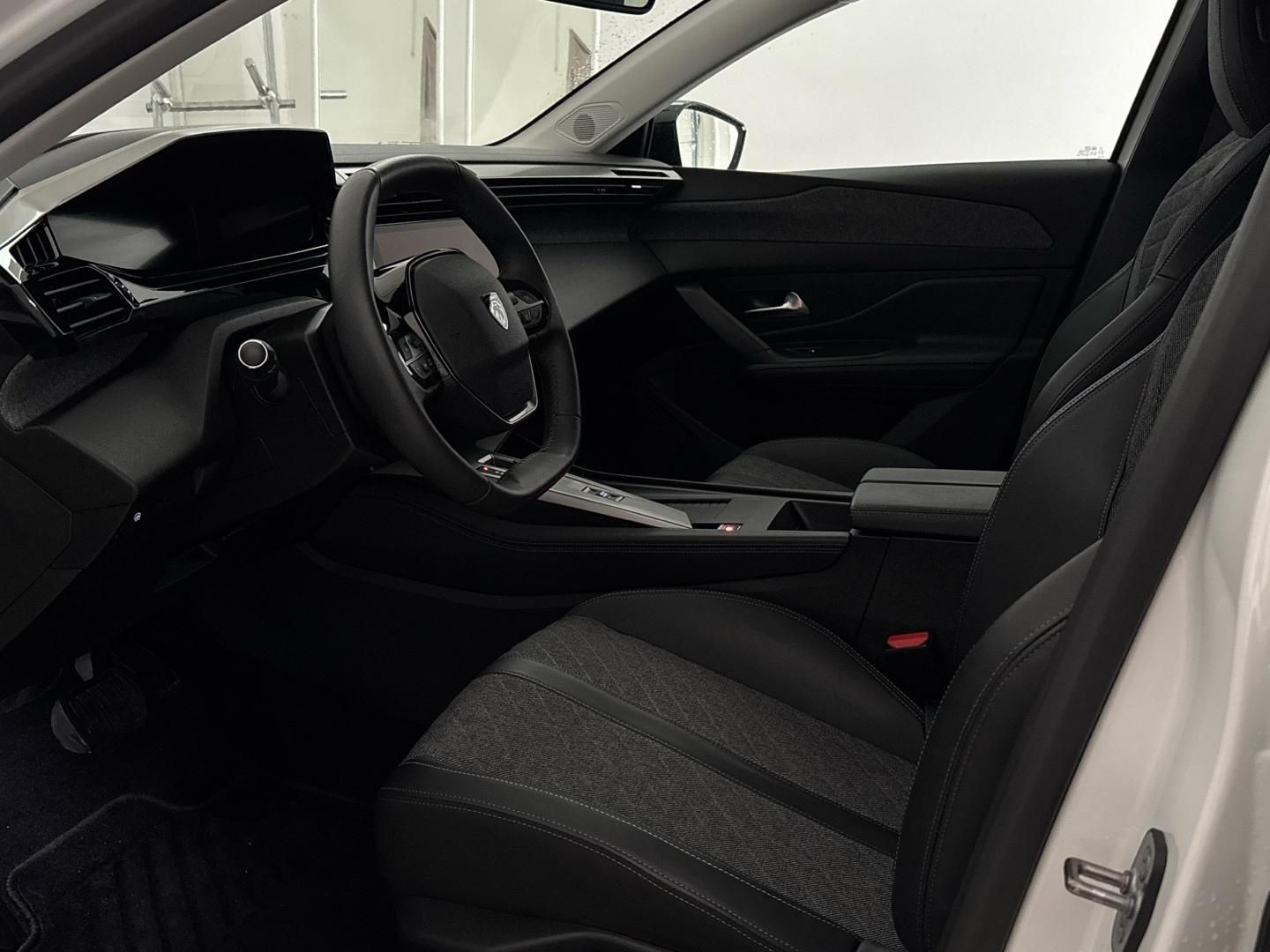 Peugeot 408, Allure Pack PureTech 130K EAT8 - fotka 6