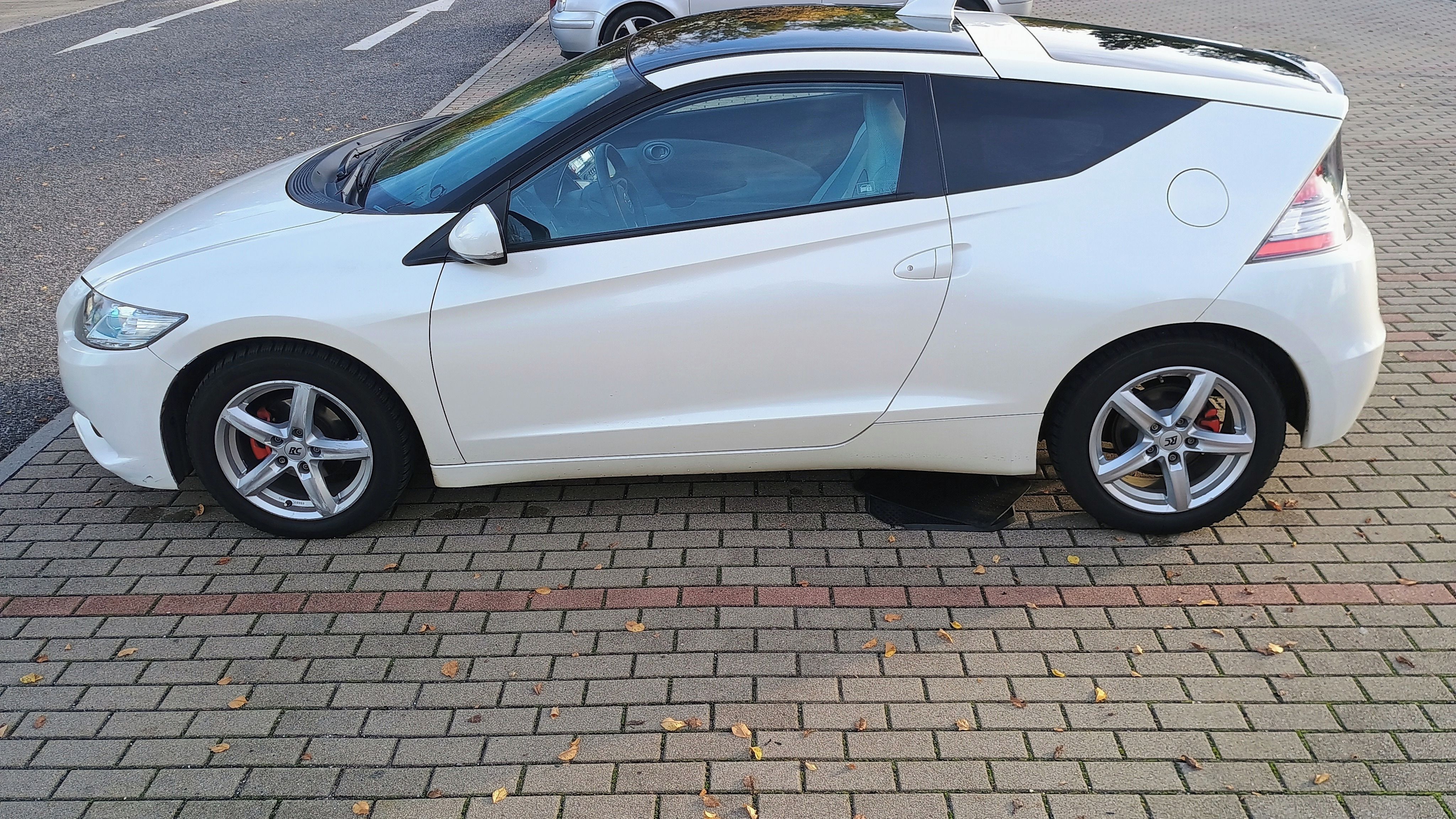 Honda CR-Z, 1,5 MT Sport i-VTEC ima HYBRID - fotka 3