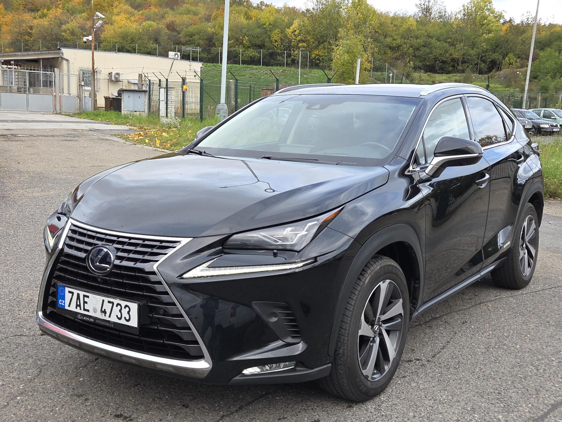 Lexus NX 300h, na splátky všem od 10%akontace