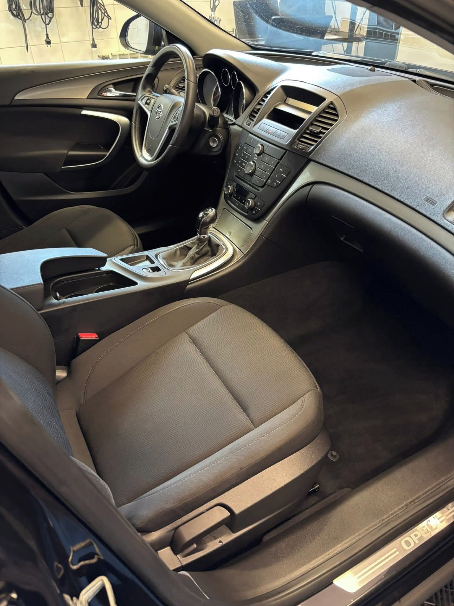 Opel Insignia, 1 maj.plný servis ZÁRUKA - fotka 6