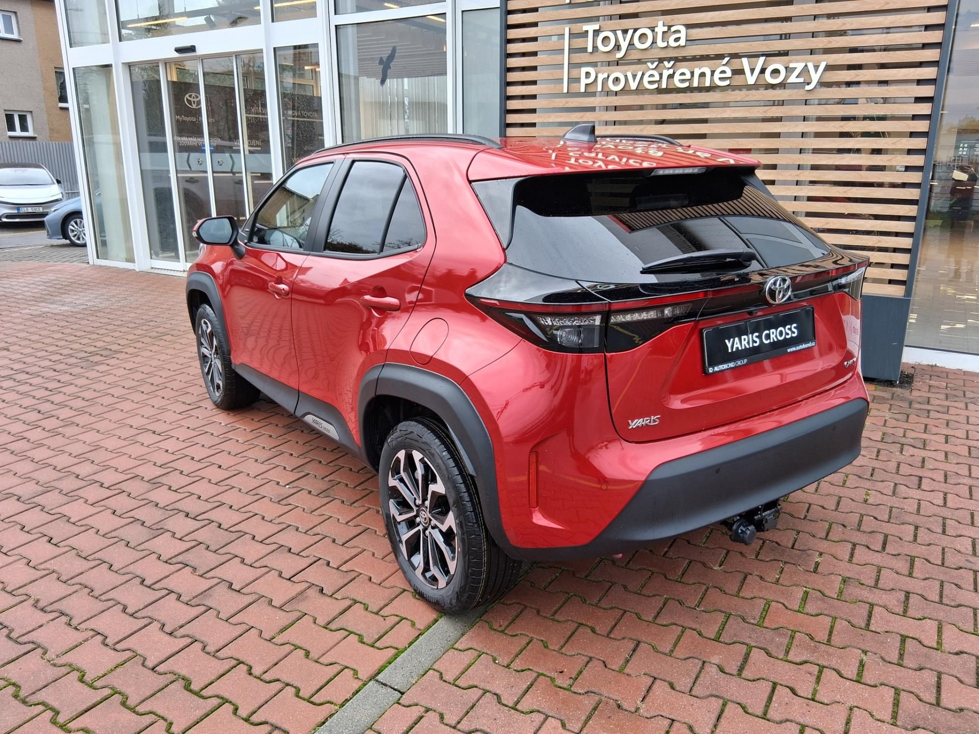 Toyota Yaris Cross, 1,5 HEV 130K 4X2 STYLE + TAŽNÉ - fotka 4