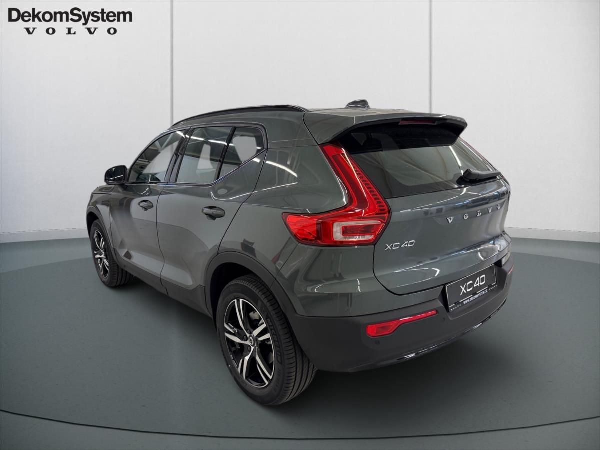 Volvo XC40, 2,0 B3 FWD Plus Dark 3321 - fotka 4
