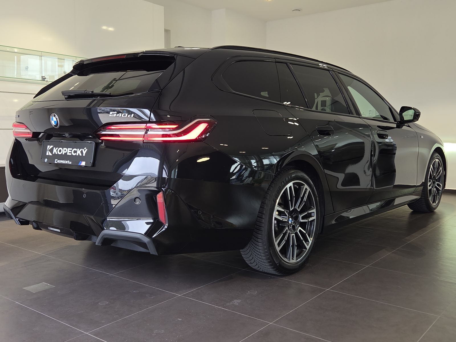 BMW Řada 5, 540d xDrive Touring M Sport - fotka 6