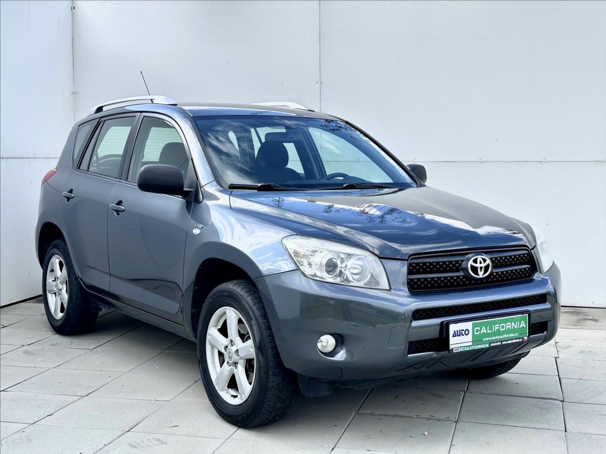 Toyota Rav4, 2,2 D4-D 4x4 Aut. klima - fotka 4