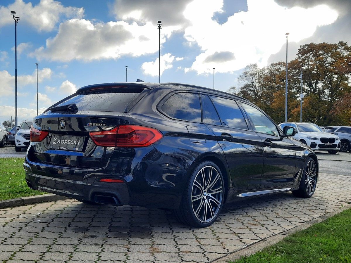 BMW Řada 5, M550d xDrive Touring 400k - fotka 3