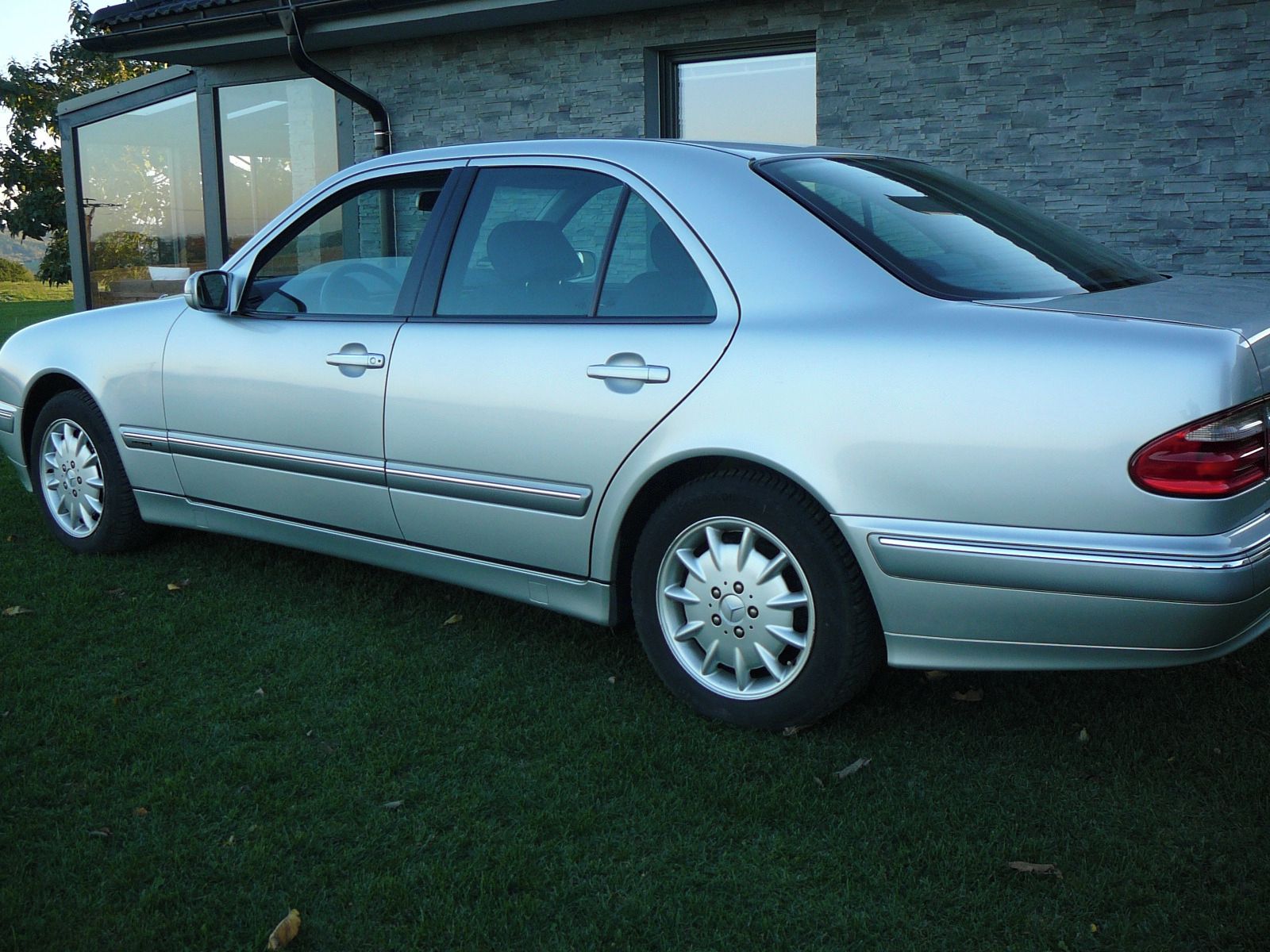 Mercedes-Benz Třídy E, 200CDI ELEGANCE 100TKM!!! - fotka 2
