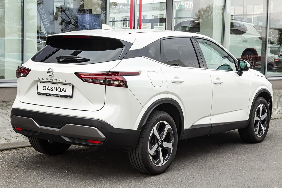 Nissan Qashqai, 1,3 DIG-T  X-TRONIC N-CONNECTA - fotka 6