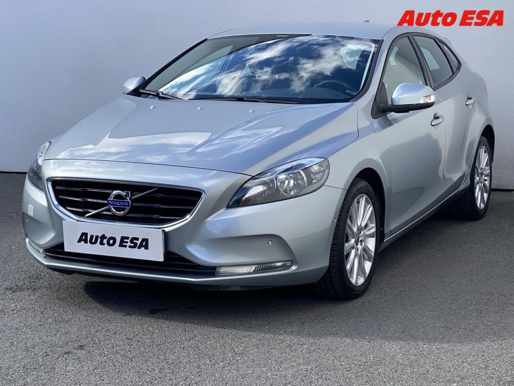 Volvo V40, 2.0D,AT - fotka 3
